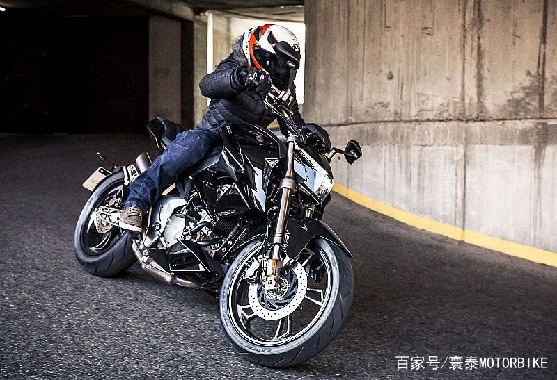 包含骑士年轻核心崭露头角，砍下生涯新高分！的词条